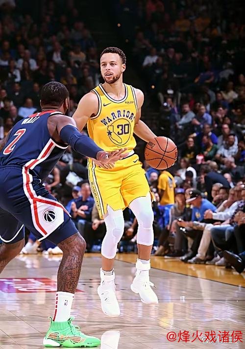 库里左腓骨扭伤 将缺席接下来两场比赛并于周六复查