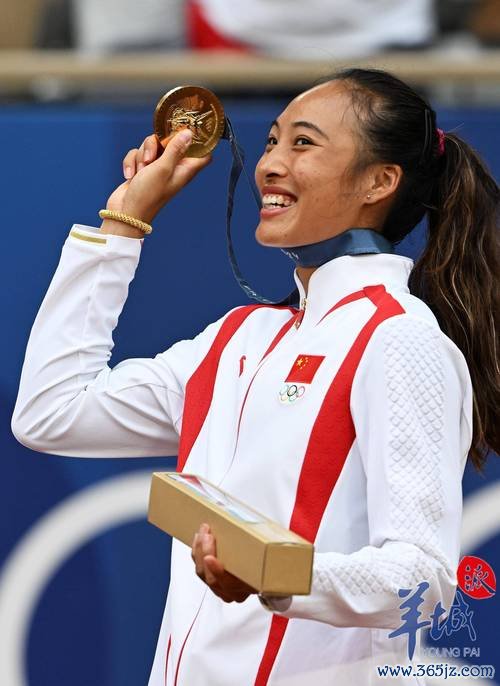 郑钦文亚军赛场 中国15岁小将夺冠刷新历史