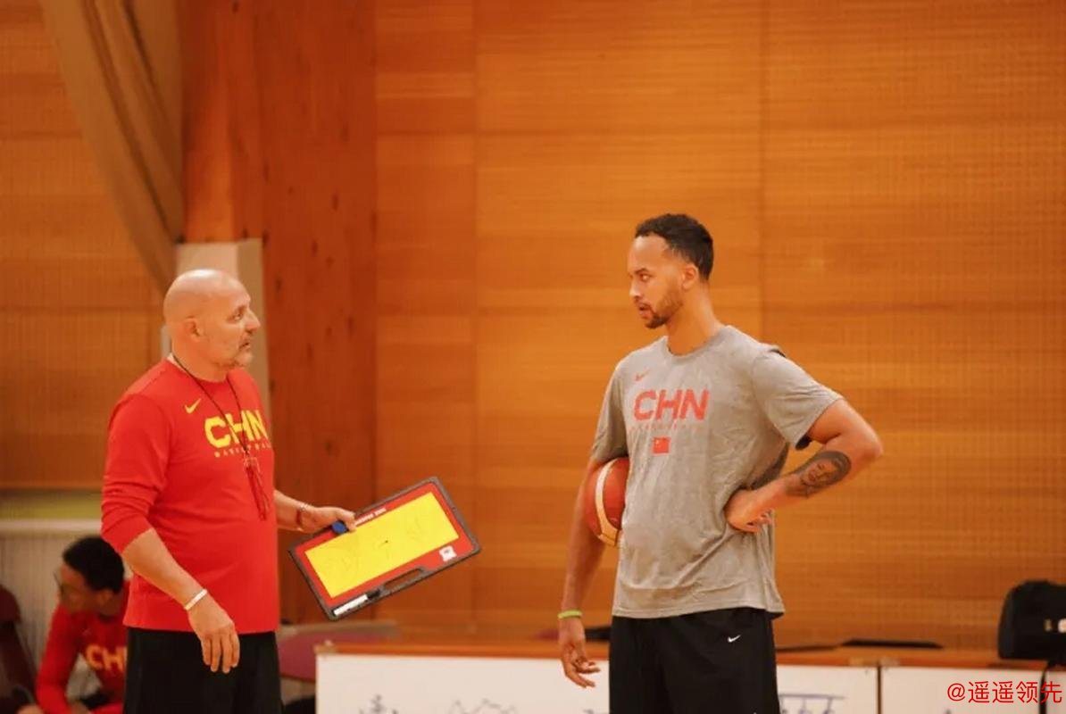 强将归队 李凯尔赴欧与中国男篮会合 强将归队 李凯尔赴欧与中国男篮会合